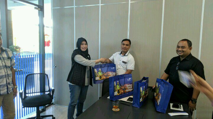 ipctpk's tweet photo. Kunjungan ini merupakan serangkaian program #CustomerEngagement 2019 guna memberikan #pelayanan yg terbaik bagi pelanggan #IPCTPK. https://t.co/VmZRA14EBc