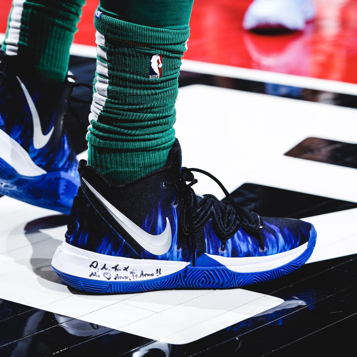 kyrie 5 player exclusive