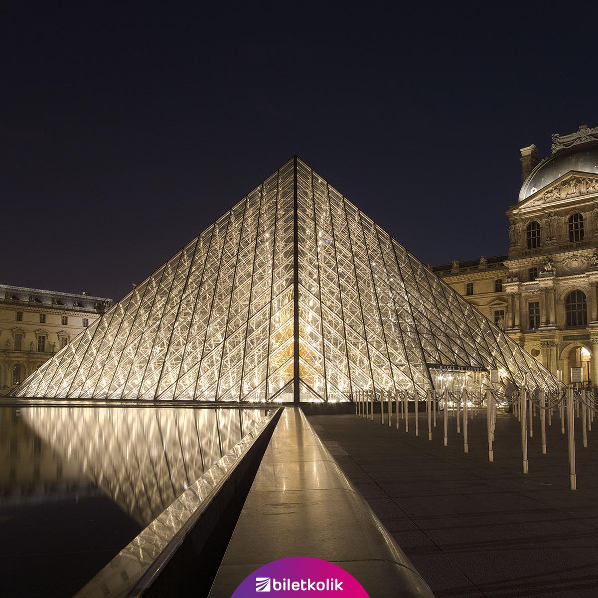 Fransa'nın başkenti Paris'in simgesi haline gelmiş Louvre Müzesi ile sanatın akışına kendinizi bırakın! 🌟

#travel #tatil #seyahat #gezgin #travelblogger #travelphotography #photooftheday #photography #travelgram #travels #trip #view #perşembe #tbt #winter #kış #instadaily ,