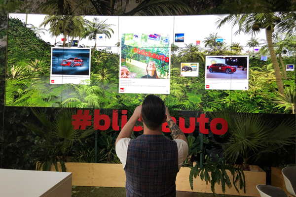 ringier_ag's tweet photo. Ab heute im neuen @Blickch-Café «The Social Garden» am @GimsSwiss den eigenen Social-Media-Post zu #blickauto live auf der Videowand verfolgen. #gimsswiss #genevamotorshow #genevamotorshow2019 #videowall #socialwall #Autosalon #Genf #palexpo https://t.co/0kNHSF8eHd https://t.co/Gh9dthQvNm