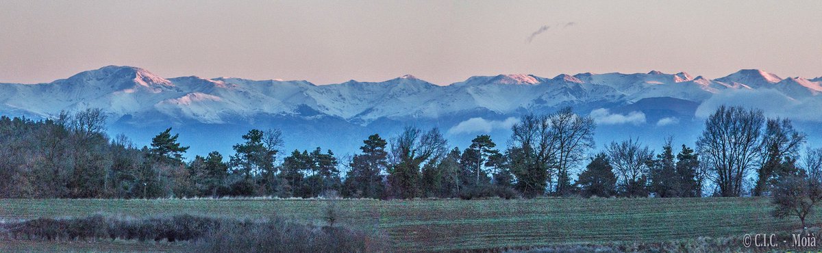 MeteoMoia's tweet photo. #Panorames #albada des de #Collsuspina #Moianès 📸 vistes #Pirineu nevat i #Montseny @meteocat #324eltemps @bcnmoltmes @AlfredRPico @ARAmeteo @meteorac1 @meteo8aldia @alcantara_alb @rbartolisala @gemmapuigf @SoniaPapell @eloicordomi @Cat_Meteo @MeteoMauri https://t.co/RnbrowhOse