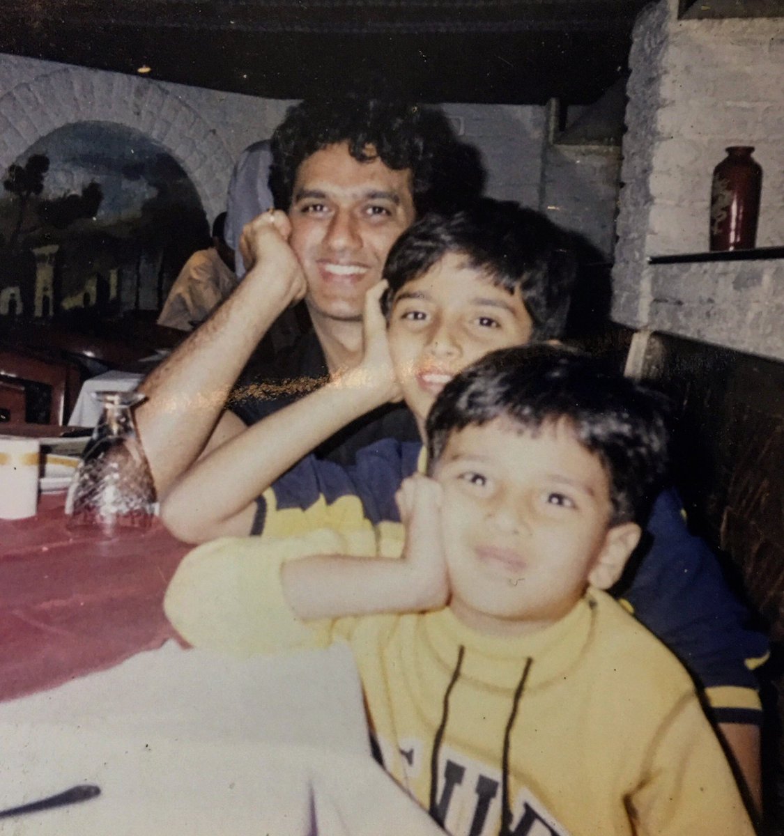 ArmaanMalik22's tweet photo. Bachpan mein every time someone clicked my picture this used to be my patent expression. The ‘forced smile’ 🤣 @DabooMalik @AmaalMallik 

#TheMalikTrio #ThrowbackThursday 
#TBT https://t.co/9eZa3kq5sB