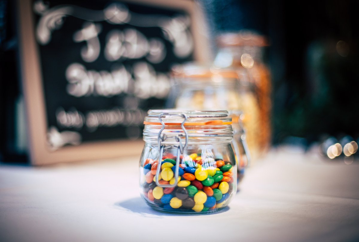 smartcxnl's tweet photo. Geef jij jouw klanten een standaard snoepzak of zijn/haar lievelingssnoep? Pauline schrijft over haar praktijkervaring met #campagnemanagement. Is een 'algemene #nieuwsbrief' nog wel van deze tijd? #blog #marketing #crm https://t.co/sTGhmapk5Z https://t.co/apNuSsGZu9