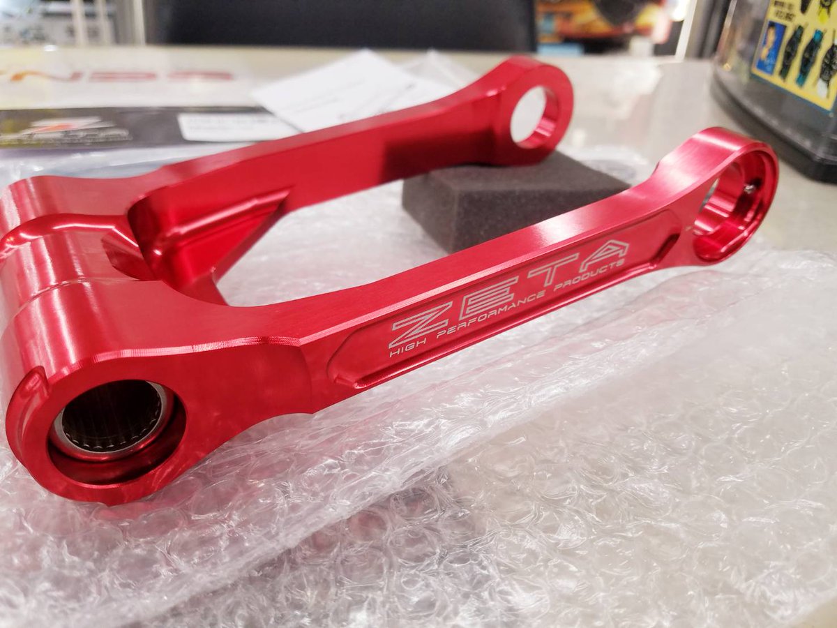 ライコランド埼玉店 おや また ダートフリーク 様から何か届いた様です こ これは アフリカツイン のアジャスタブルリンクじゃないか この商品7段階の車高調整が出来る優れモノです 車高上げ1段階 Std 車高下げ5段階 30mmローダウンリンク