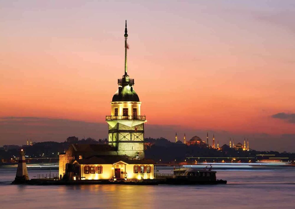 Farklı medeniyetlere ev sahipliği yapan İstanbul’da Mutlaka Görülmesi Gereken 7 Yer şehri biraz olsun tanımak isteyenler için özel bir rota oluşturur. Devamı => mavimenekse.com/genel-kultur/i…  #istanbul #gezelimgörelim #sultanahmet #kızkulesi #ayasofya #galatakulesi #dolmabahçe