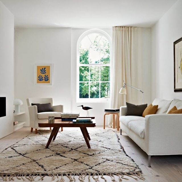 LarusiRugs's tweet image. A vintage Larusi rug adding warmth and texture in our client’s contemporary London home. Photo: Tom Mannion
#calmingspace #livingroom #contemporaryhomes #modernhomes #modernhouse #contemporaryarchitecture #architecture #space #whitespace #whitelivingroom… ift.tt/2EEf8xh