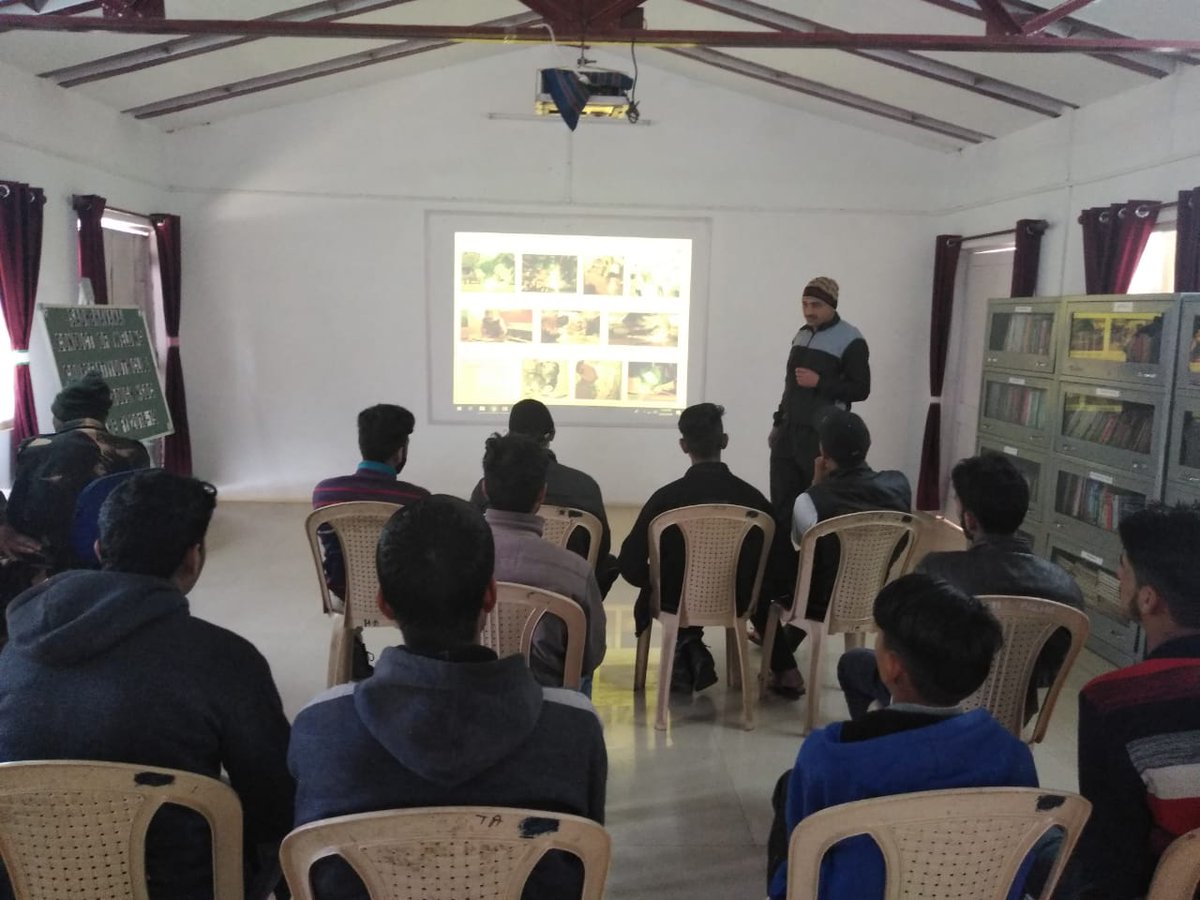 Whiteknight_IA's tweet image. #IndianArmy is conducting #SkillDevelopmentCourse for youth of Rajouri district from 04-23 Mar 19 at Youth Centre, Palma aimed to empower youth to attain skills as Welder, certification from NSDC on completion, Local populace appreciated efforts of #ArmyForYouth @adgpi