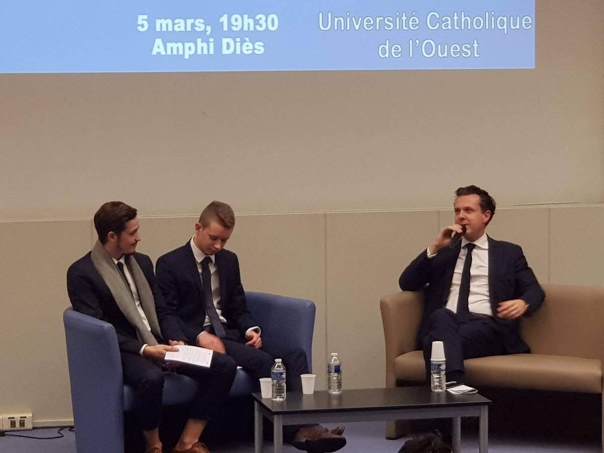 Ucodebat's tweet photo. Encore merci à @ChristopheBechu d’être venu nous parler de la ville d’@Angers, de son futur et de nous avoir expliquer sa fonction en tant que maire ! https://t.co/uDSxwGvEdh
