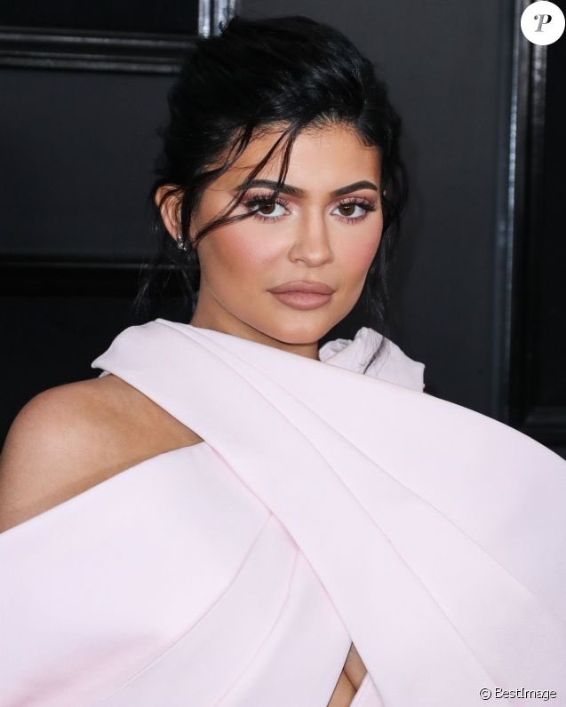 Création d’entreprise à 17 ans, milliardaire en $ à 20 ans et au passage la plus jeune #milliardaire de l’histoire ! #KylieJenner : une #succèsStory à l’heure des #réseauxsociaux.
v/ <a href="/lemondefr/">Le Monde</a> ➡️ urlz.fr/96dF ✅ 
 #SocialMedia #MDSbiwan
