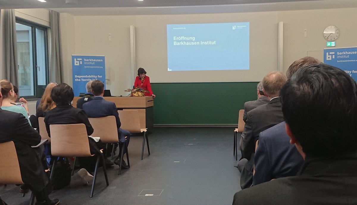 Ministerin <a href="/StangeMaria/">Eva-Maria Stange</a> eröffnet das #barkhausenInstitut. Forschung an #Hardware, #software und #connectivity für das <a href="/smartsystemshub/">Smart Systems Hub</a>. Schwerpunkt insbesondere auch das Thema Sicherheit.  <a href="/tudresden_de/">TU Dresden</a> <a href="/5g_lab/">5G Lab Germany</a> @SiSax_de @dehubinitiative