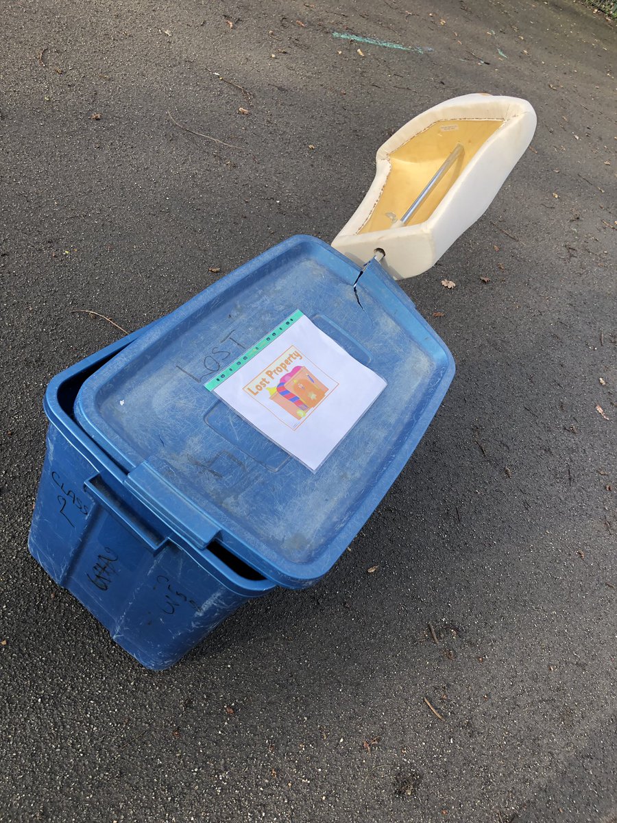 BilsthorpeFha's tweet photo. Lost things found in the playground #lostthing https://t.co/Dtx49Bzaau