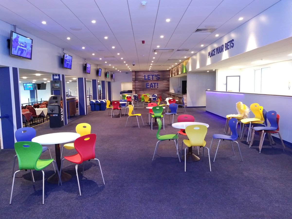 BryanMurphi's tweet photo. It's #WinterDerby Finals day and the re-opening of our restaurant.
Looking forward to great night @HoveGreyhounds
#FreeEntry #FinalsNight #HoveDogs https://t.co/m6OsFC2TMz