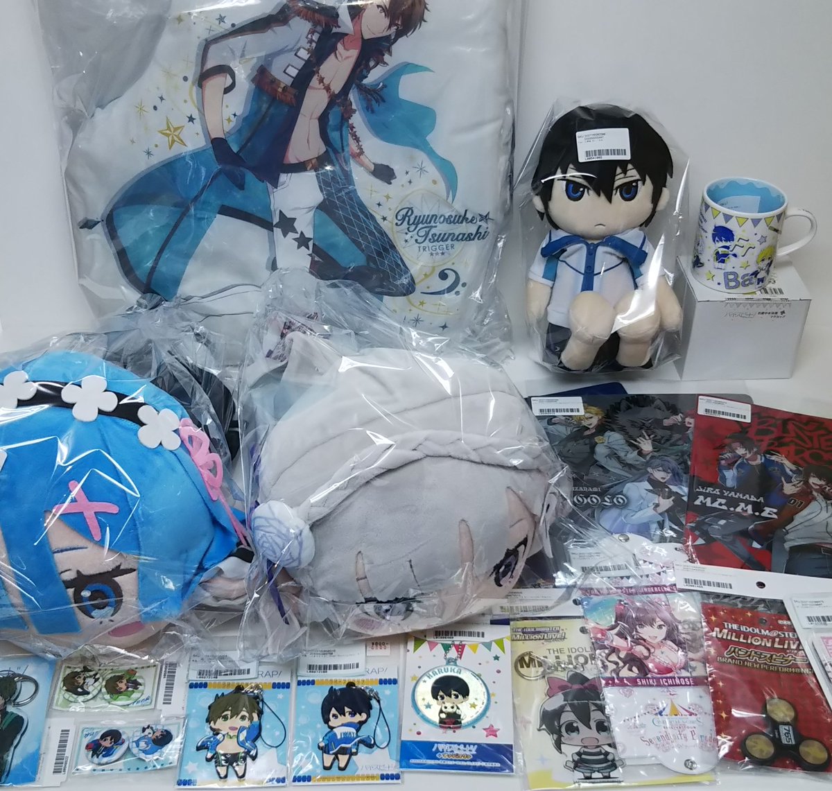 lashin_tsuuhan's tweet photo. 3月7日 本日もらしんばんオンラインに大量入荷中!新着の入荷情報はここからチェック⇒https://t.co/kWFSB9HI8p
#fFate #リゼロ #アイドルマスターシンデレラガールズ #うたプリ #劇団シャイニング #アイナナ #Free! #刀剣乱舞 #蒼井翔太 #ヒプマイ #A3! #SideM https://t.co/XF7IqO0Dtq