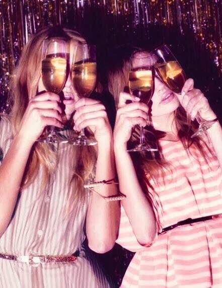 massmann_bjoern's tweet photo. Glasklar, dass wir heute Abend feiern und den Durchblick verlieren !! Auf in ein langes und tolles Wochenende ! Wir erwarten euch ! Eure Bravos #bravobar #berlin #party #InternationalWomensDay #club #in #and #out https://t.co/UJbAYFvHFv