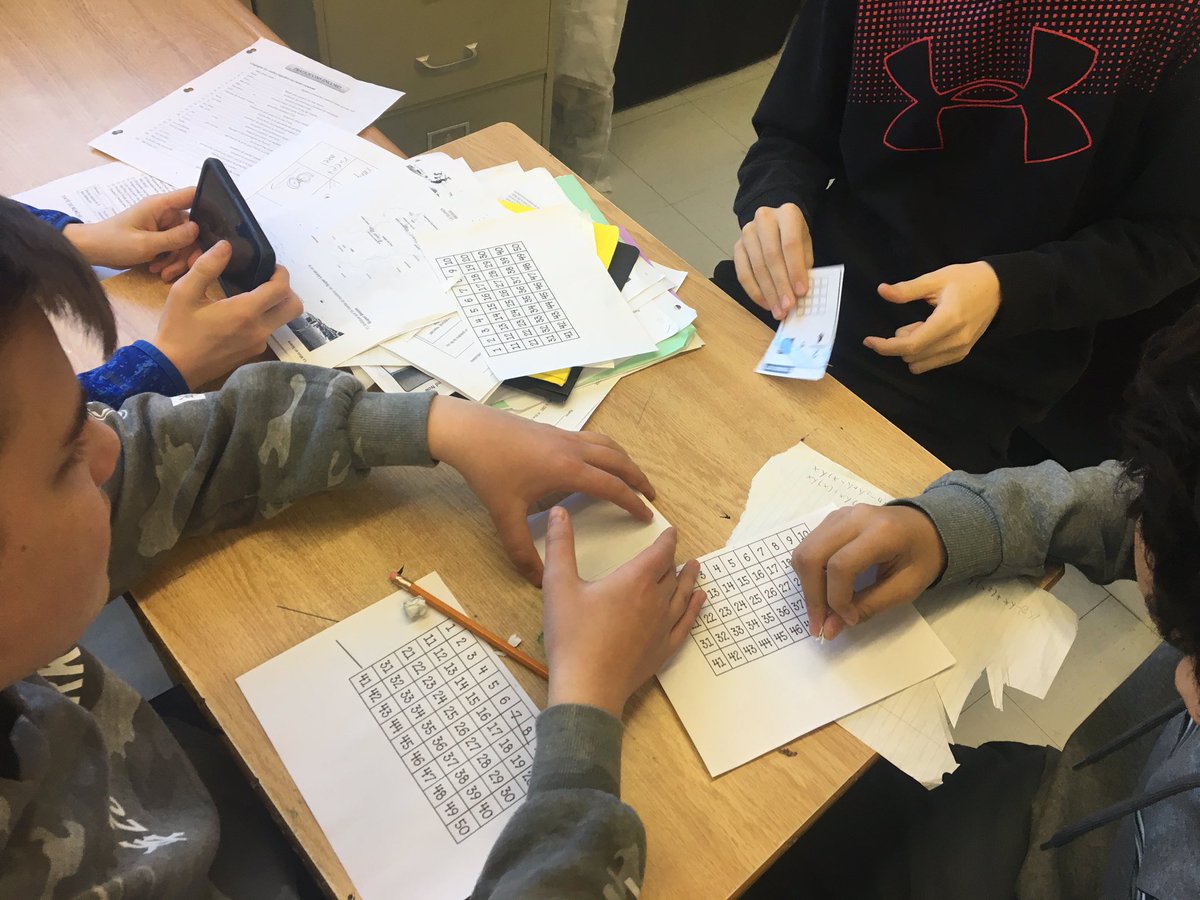 MlleFelice's tweet photo. Fraction 50 - Les élèves are practicing their quick math facts of les fractions #mathgames #funmath #iteach7 #iteach8 #tvdsb https://t.co/Qfn26GBzWH
