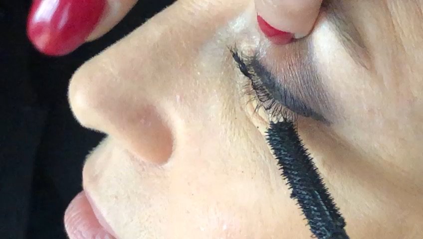 More than 60% of American #women wear #mascara daily. Some women get #dryeye because of using #eye #makeup! BLINK! Try these #makeuptips: Don't use old mascara; Apply mascara on the tips of the eyelashes; Don't use waterproof mascara; Replace your mascara every 3 months… #health