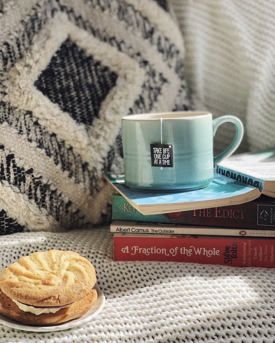 rawbeancoffee's tweet photo. Take life one cup, one book and one gigantic biscuit at a time. We couldn't be more prepared for #WorldBookDay. 

#howdoyoureadyours #WBD19 https://t.co/2HzxSeFiZK