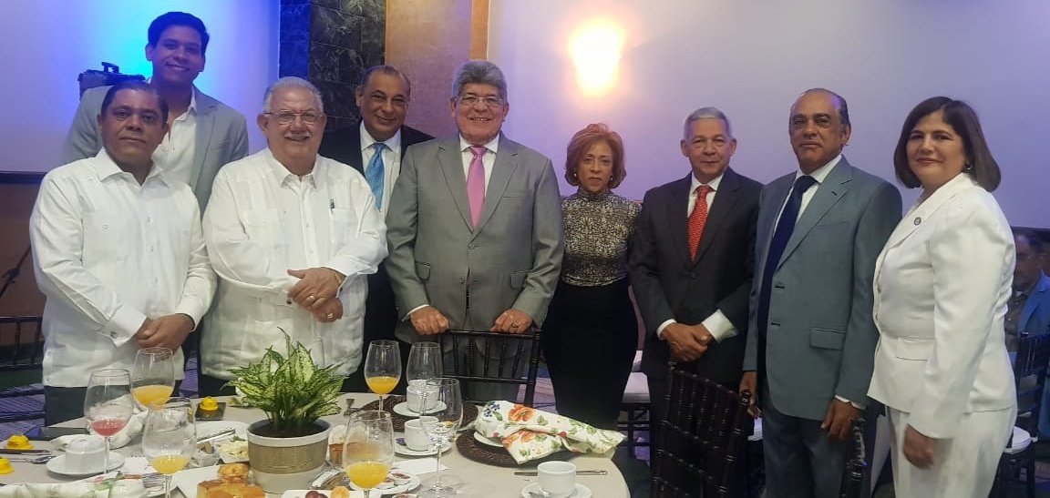 FernandoRosaRD's tweet photo. Conferencia Empresarial - Manuel Arsenio Ureña y la Fundación Arquidiocesana Santiago Apóstol. https://t.co/wGTTFNIViT