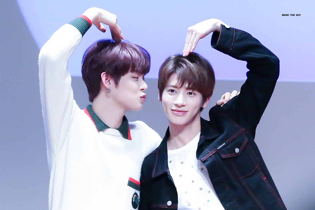 jiguksobi's tweet photo. babies >:( https://t.co/JKbrBHXMiV