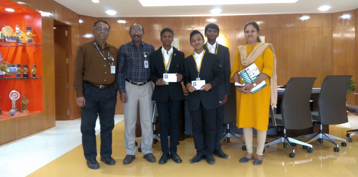 isro's tweet photo. 🇮🇳 #ISROMissions 🇮🇳
#SamwadwithStudents #SwS
Chairman Dr K Sivan had an inspiring session with 'future space scientists' at ISRO HQ today. These students were from KRM Institutions in Chennai and are making a satellite to aid agriculture.
More details: https://t.co/CRR2We62Bn https://t.co/4L2RTnadva