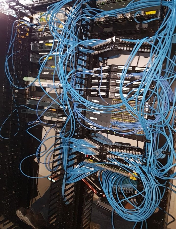 smultimedios's tweet photo. La paciencia es la actitud que lleva al ser humano a poder soportar contratiempos y dificultades para conseguir algo bien #datacenter @SiemonCALA https://t.co/TXA7Y6d2lq