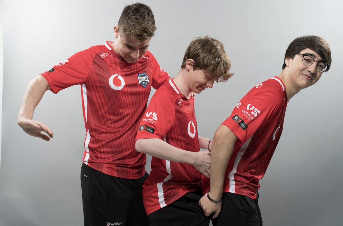 IbaiLlanos's tweet photo. Así entrena el mejor equipo de España de League of Legends. 

Entenderse ente compañeros es lo más importante. https://t.co/k7Jon3mvkG