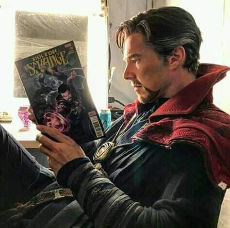 221Bxx's tweet photo. A graphic novel does it count? #CumberBooks #WorldBookDay https://t.co/EE2Ct1U346
