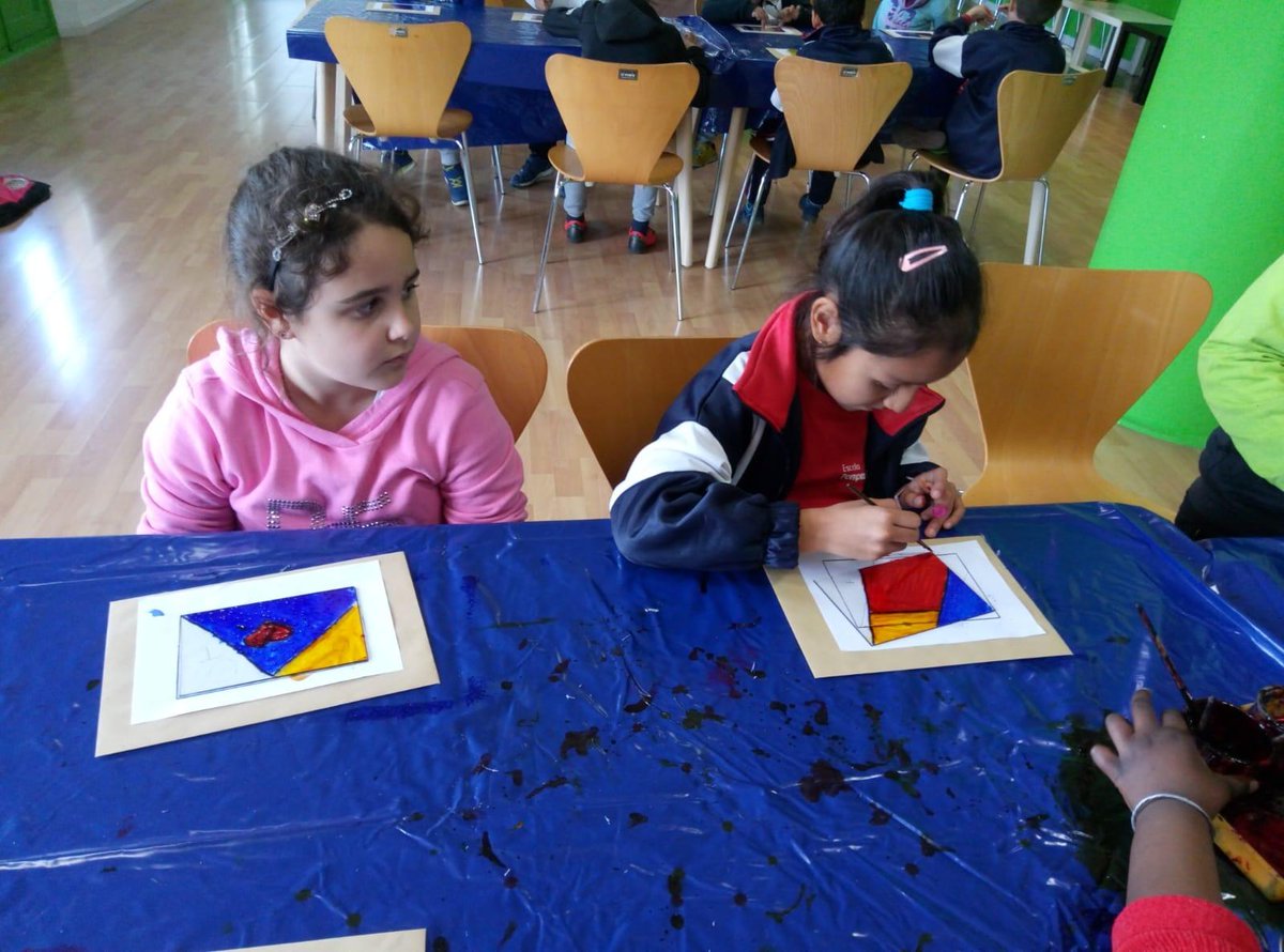 Avui els grups de 2n han anat al Poble Espanyol. Estan fent un taller artístic. ohhhh!!! 👨‍🎨👩‍🎨 @ampapompeulh <a href="/CRPHospitalet/">CRP Hospitalet</a> <a href="/LHCultura/">Cultura L'H</a> <a href="/educaciocat/">Educació</a> <a href="/LHEDUCACIO/">EducacióLH</a> <a href="/PobleEspanyol/">Poble Espanyol</a>