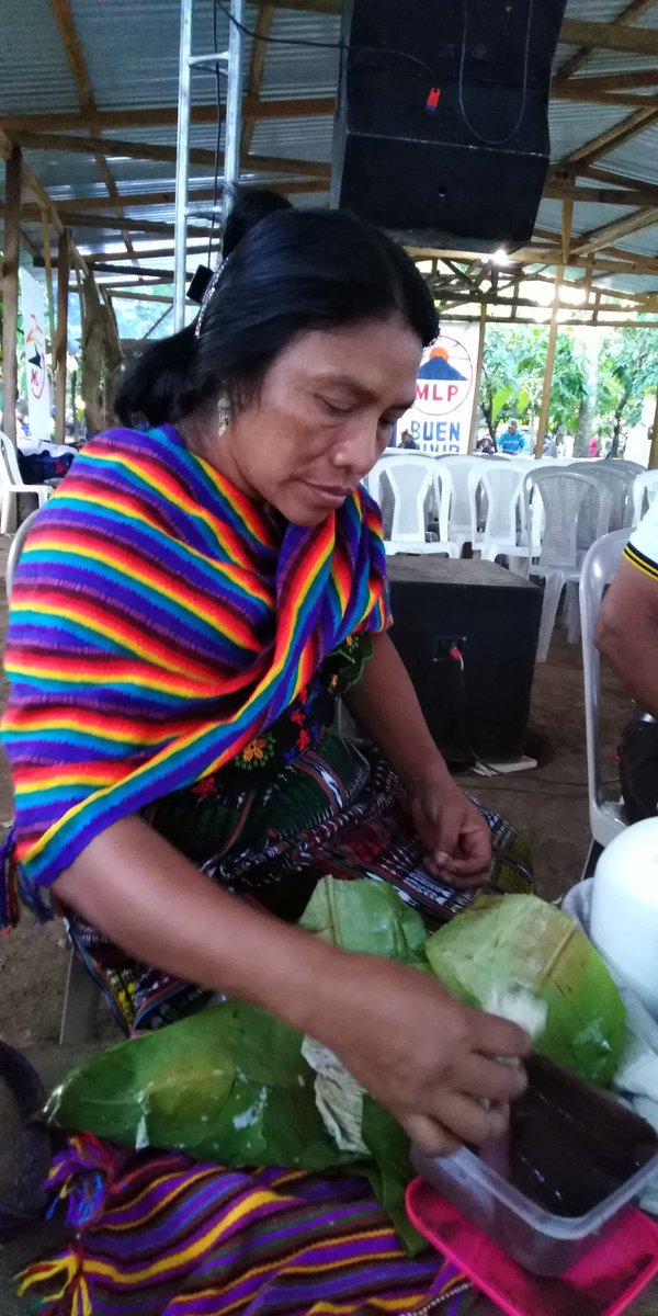 GtMlp's tweet image. Cargan su comida, otros cocinan, así empieza la acreditación de los delegados de los territorios para la asamblea PLURINACIONAL. Santo Domingo Suchitepéquez #MLP