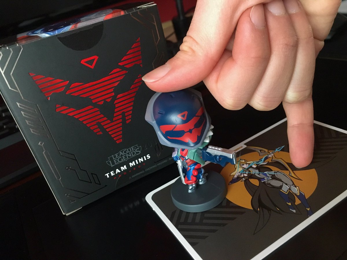 Oh my God he’s so small!! 💕
#RiotMerch #Jhin