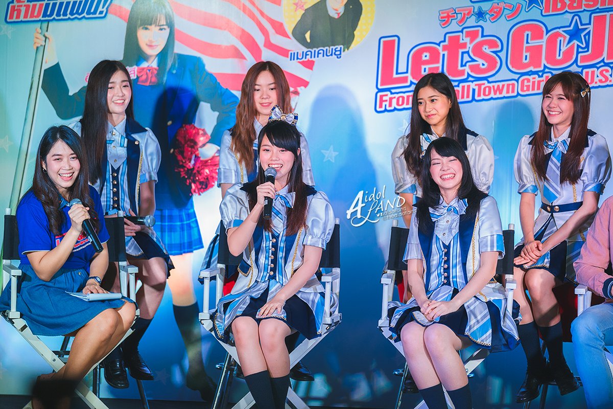 aidolland's tweet photo. ประเดิมด้วยรูปเก่าๆจากอีเว้นท์แรกที่ BNK48 ไปจ้า

#BNK48 #CherprangBNK48 #MusicBNK48 #JennisBNK48   #PunBNK48 #MioriBNK48 #NoeyBNK48 #อยากจะได้พบเธอ #Aitakatta
#ก็ชอบให้รู้ว่าชอบ #OogoeDiamond https://t.co/CrjABOf4xo
