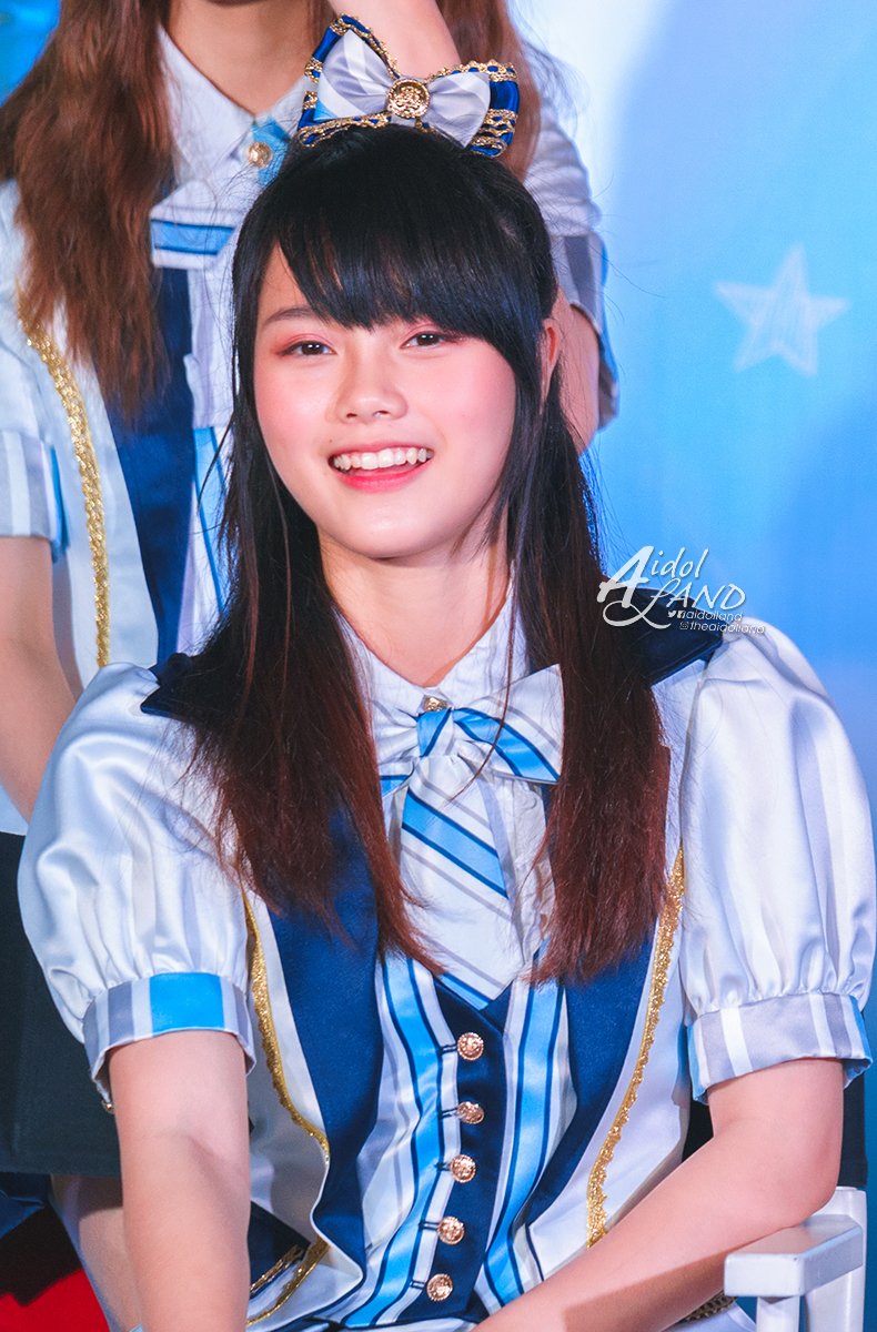 aidolland's tweet photo. ประเดิมด้วยรูปเก่าๆจากอีเว้นท์แรกที่ BNK48 ไปจ้า

#BNK48 #CherprangBNK48 #MusicBNK48 #JennisBNK48   #PunBNK48 #MioriBNK48 #NoeyBNK48 #อยากจะได้พบเธอ #Aitakatta
#ก็ชอบให้รู้ว่าชอบ #OogoeDiamond https://t.co/CrjABOf4xo