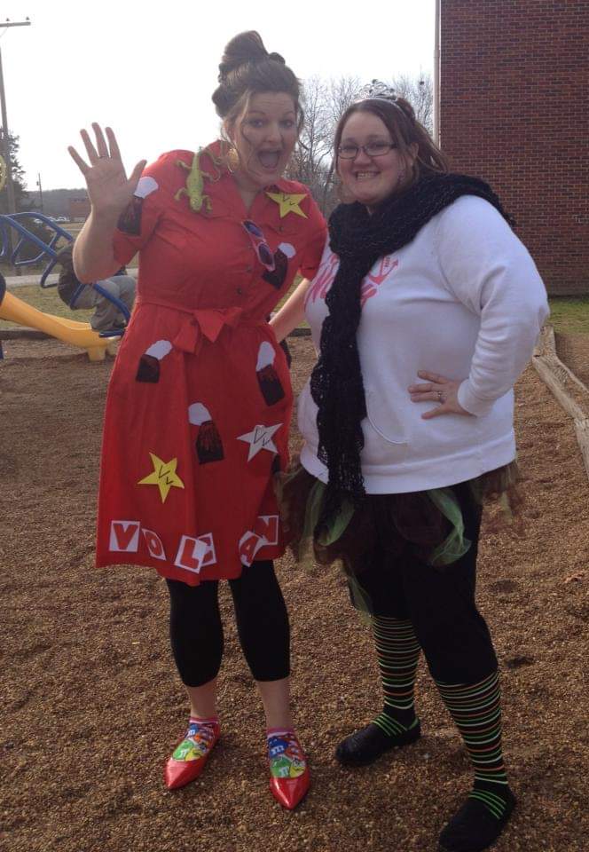 JoniRoni01's tweet photo. #ThrowbackTrusday #ReadAcrossAmerica #sesbff Mrs. Frizzle and Fancy Nancy https://t.co/otsLlfMtnH