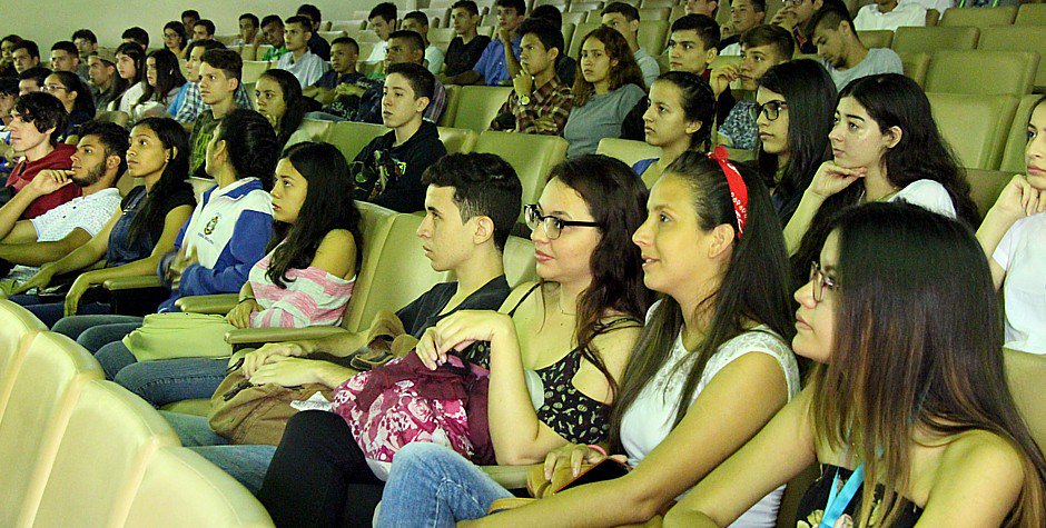 UNEToficial's tweet photo. Jóvenes venezolanos siguen creyendo en la UNET como su opción para profesionalizarse https://t.co/u3srmCdlOG https://t.co/cRhyuPRsyT