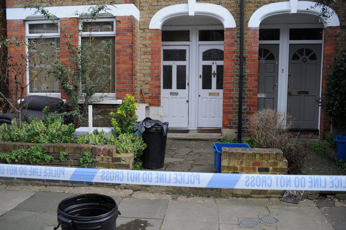 #police #forensics #darellroad #richmond #kew #westlondon following discovery of body in shallow grave <a href="/myldn/">MyLondon</a> <a href="/liamtrim/">Liam Trim</a> <a href="/surreylive/">SURREY LIVE NEWS</a>