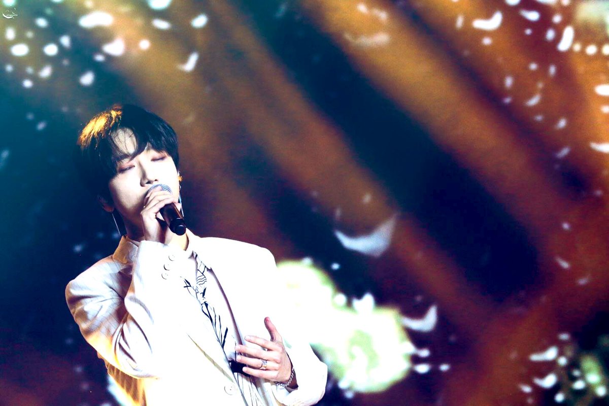 pingYechul's tweet photo. #여성아_너는나의자부심
  #AlwaysWithYesung
 @shfly3424
 @SJofficial
云哥你永远是最好的歌者，我们会一直爱你！ https://t.co/6FuzzJlD2w