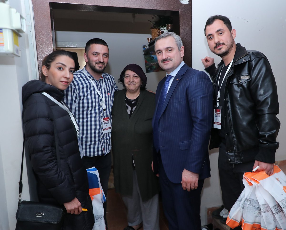 bayramsenocak's tweet photo. Avcılar programımıza Üniversite Mahallesi'nde vatandaşlarımızı ziyaret ederek devam ettik. Bu coşku, heyecan ve azimle 31 Mart inşallah Avcılar'ımızın zafer günüdür!

#İstanbulBenimAşkım
#AvcılarBenimSevdam https://t.co/jCk3VxPkPk