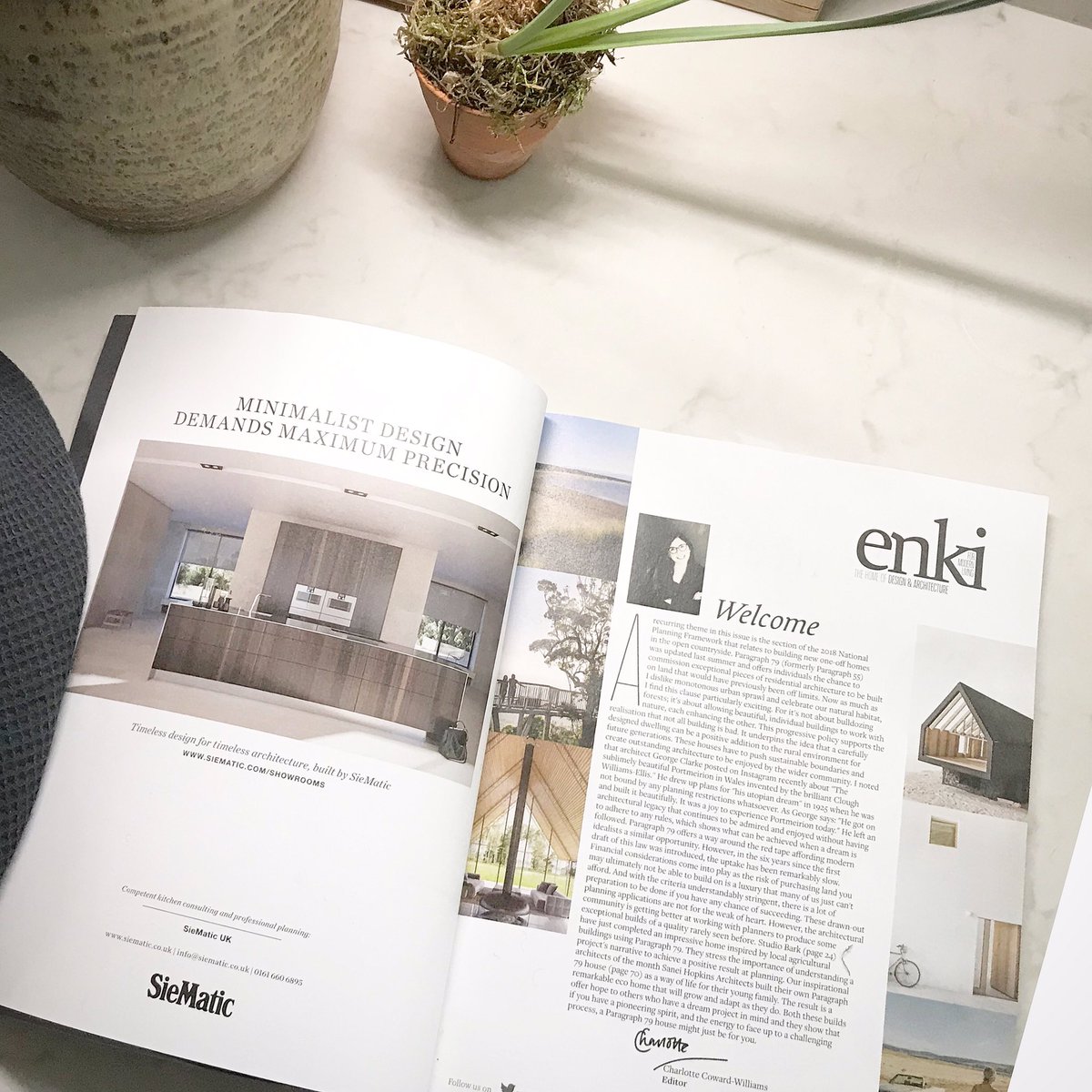 SieMatic_Chi's tweet photo. @siematic_uk in our favourite magazine!! 🖤🖤👏 @enkimaguk vision and style in perfect harmony with SieMatic living 🌱🖤 #siematic #luxurykitchen #enkimaguk #kitchentrends #kitchenliving #timelessdesign #timelesselegance #kitchendesign https://t.co/Lv8iDEHhiP