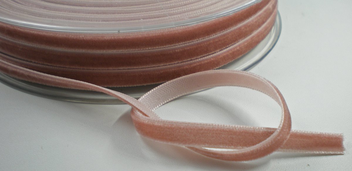 Nieuw! fluweel lint 6mm breed op rol met 30 meter lint-Groothandel
kiesli.nl/Fluweel-lint