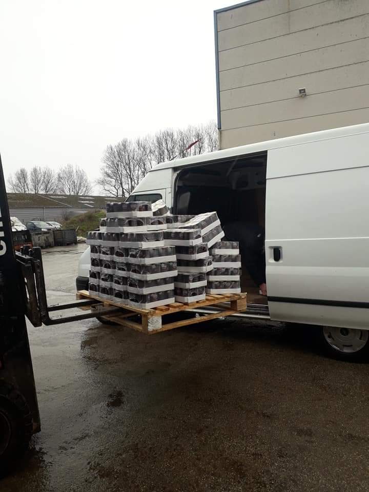 Herts4Refugees's tweet image. Just done a quick trip to #Calais with sleeping bags collected by @chwood4refugees and @Together1001 in #Rickmansworth in response to the recent @HelpRefugees appeal. We also took 900 tins of chopped tomatoes, rice, coffee, dates, nuts, wraps and tinned fruit to @RefugeeCKitchen