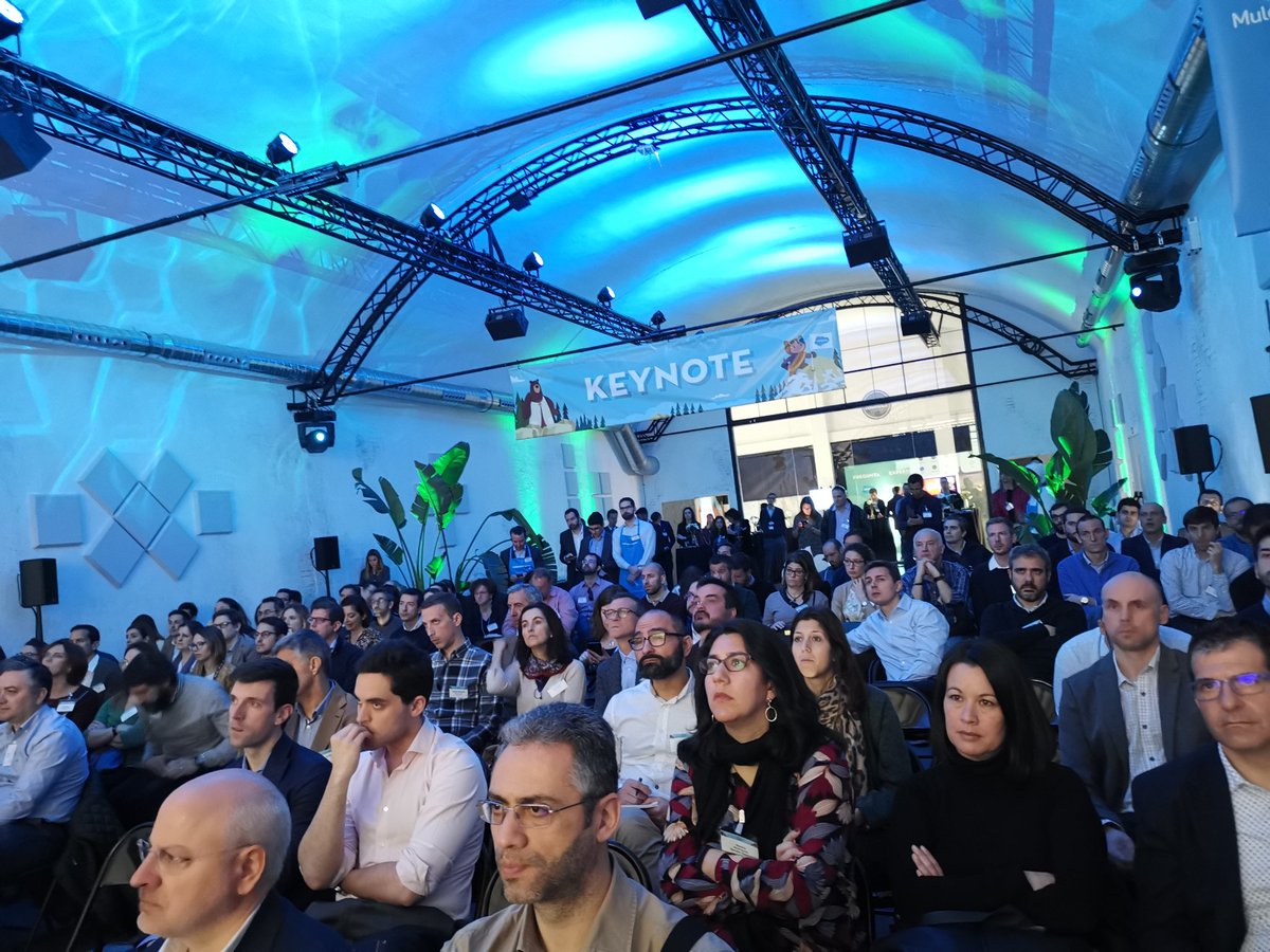AHardDisksNight's tweet photo. Creación de apps con #Lightning Platform, integración de los datos con #mulesoft y extensión de la plataforma con Lightning External Apps, claves del evento #Salesforceappcloud que organiza @salesforce en @espacioharleywe Madrid ante más de 200 asistentes. #CookingApps #CRM https://t.co/N7ZCA1msJk