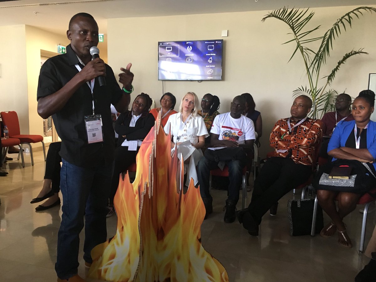 PeoplesCornerKE's tweet photo. Enock from @the_yparliament discussing approaches by young people in exacting accountability from public officials at #AHAIC2019 Join us in this exciting campfire session at Auditorium Club 1 #AfricaHealth2019 #ahaicyouth2019 #UHC https://t.co/28AImZ229t