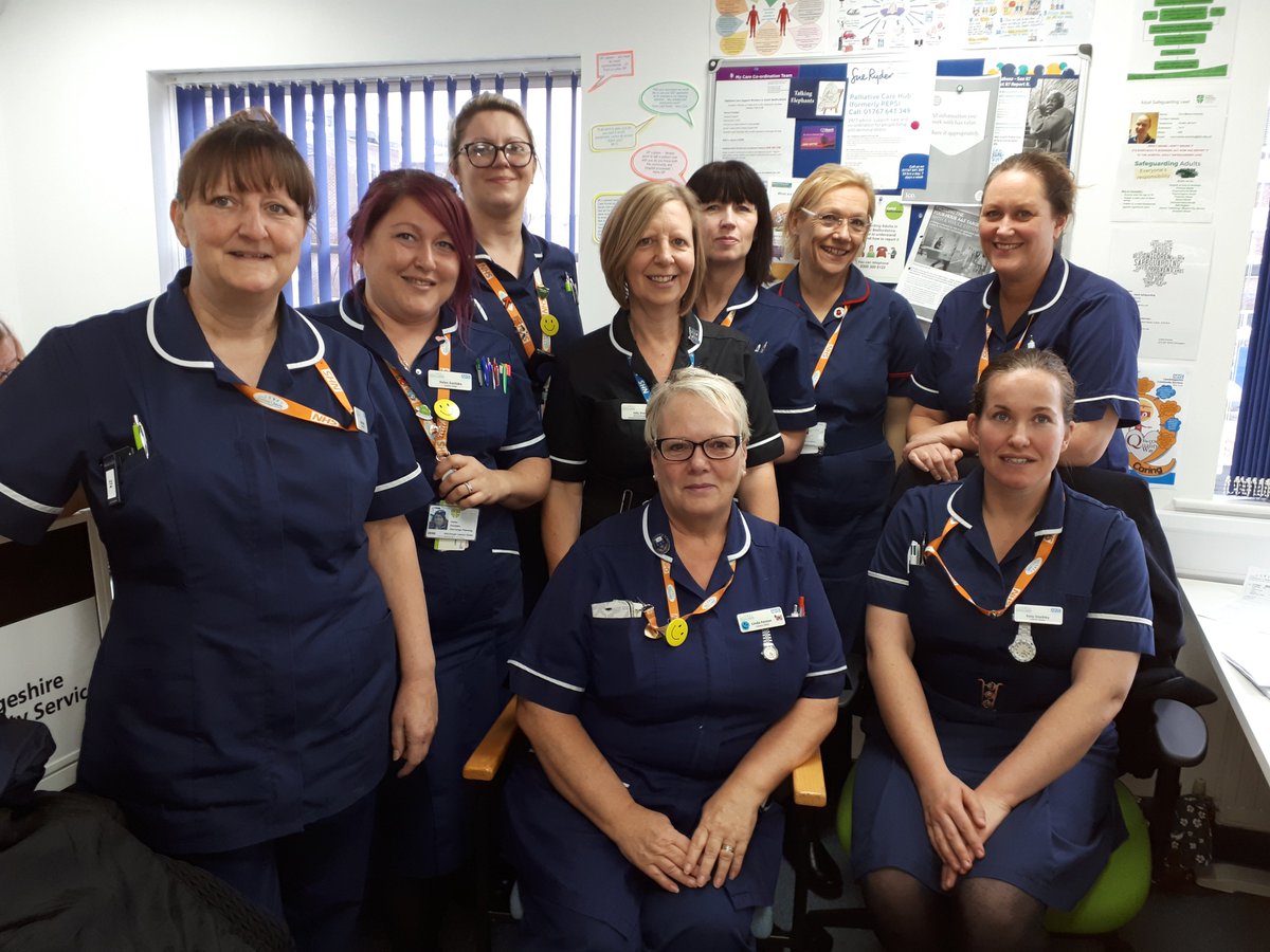 LutonCommNHS's tweet photo. So proud of our fabulous integrated discharge &amp; GP liaison team, who just won @leading1health award for staff &amp; patient experience, as well as being highly commended in the improving outcomes category 🏆🎉👏
#ThankfulThursday #GoTeamCCS #leadinghealthcareawards https://t.co/uNtgAkh6Ag