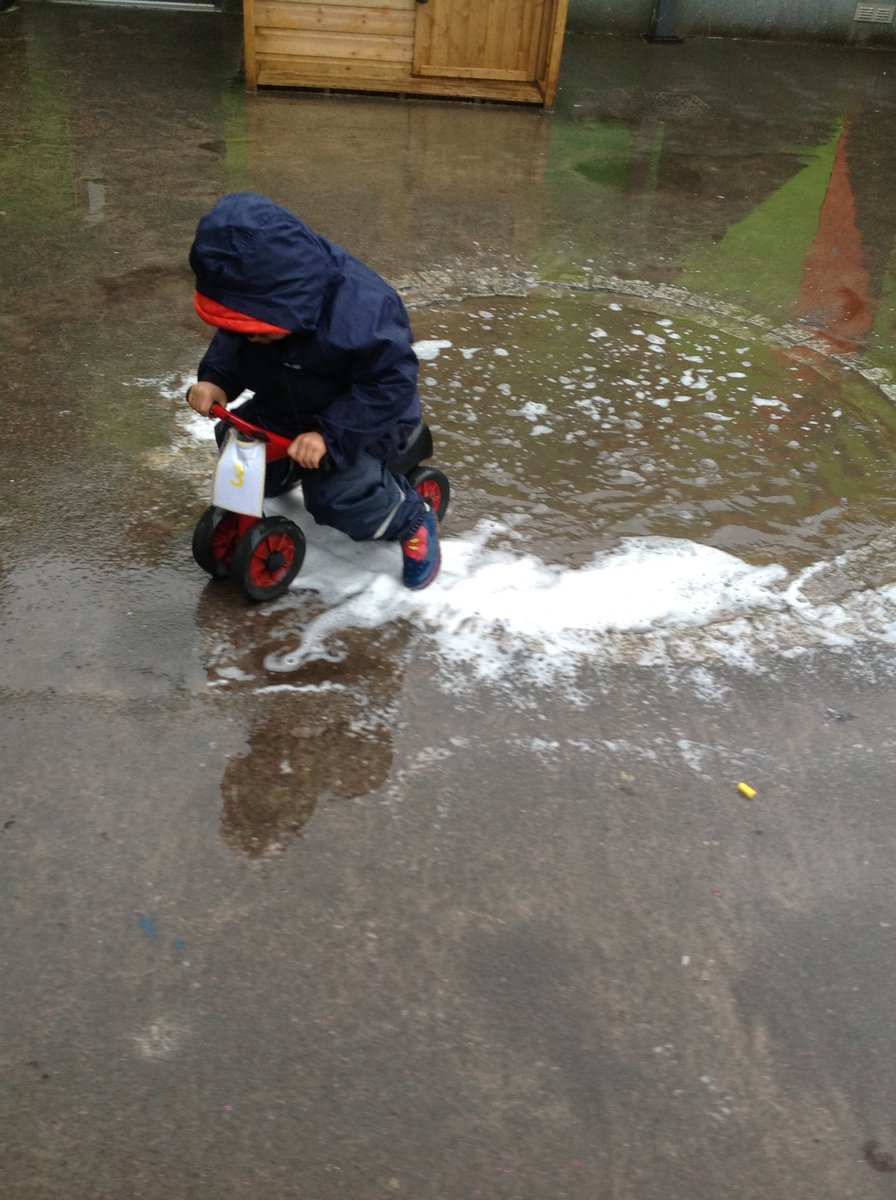 NurseryLTPA's tweet photo. This rain won't stop us having fun #eyfs #noplacelikelimetree #rainraingoaway https://t.co/Jsdpi4iP6J