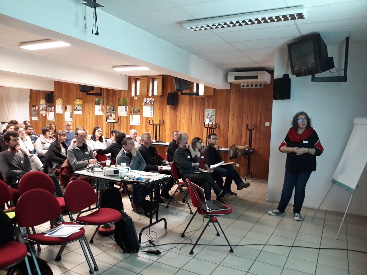 VThenard's tweet photo. #ClermontFerrand restitution projet #Melibio
Vers un réseau de partenaires sur #AgricultureBiologique #Elevage #MassifCentral #TransitionAgroecologique #3Perf #Climat #Food avec @Inra_Tlse @ITABinstitut  et #PoleBioMassifCentral présentation des outils #CAPFLOR et #LAURACLE https://t.co/rziKthvLAk