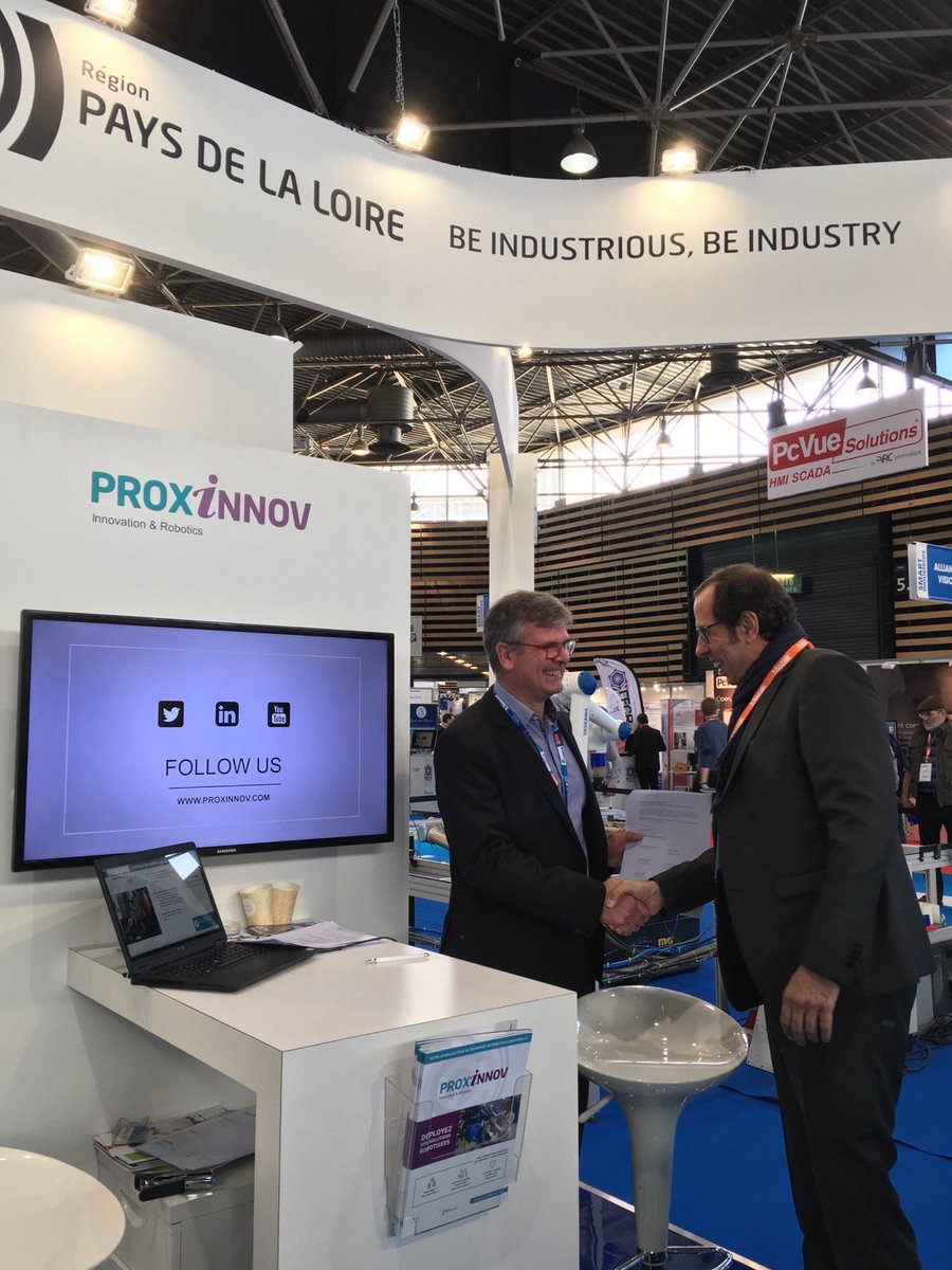 PROXINNOV's tweet photo. Signature de la convention #formation professionnelle en #robotique industrielle avec @le_Symop @GroupeApave @ctcpa_cti @actu_ETI @PROXINNOV sur @Salon_GI Lyon ! https://t.co/0tK06DsXKZ