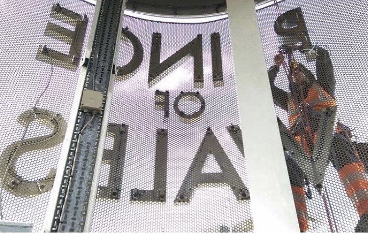 #advertising #signage #vinyl #lettering #banner #ropeaccess #abseiling #workingatheight #elevateyourbrand #ooh