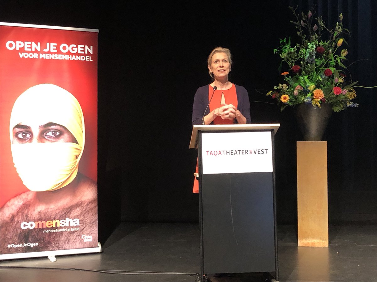 Vanmorgen een belangrijke werkconferentie geopend, waar de regionale aanpak van mensenhandel centraal staat. Goed dat er zoveel aandacht voor de preventie van mensenhandel is en dat steeds meer gemeenten en partners zich daarvoor inzetten. Dank @gemeenteAlkmaar en <a href="/CoMensha/">CoMensha</a>