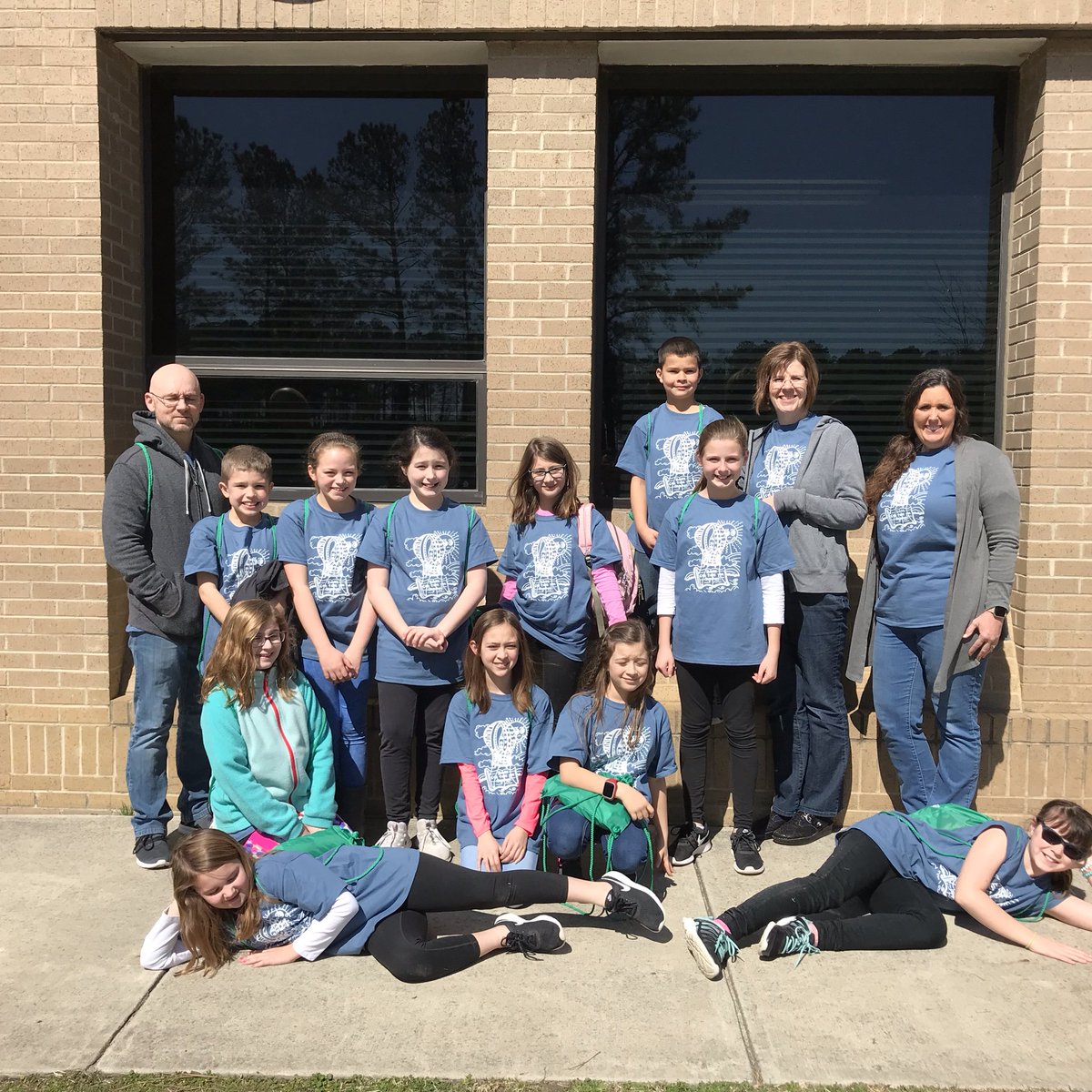 RiverDellRacers's tweet photo. We are so very proud of our River Dell Battle of the Books team!!! They did an outstanding job!! Thanks also to awesome coaches Mr. Contos, Mrs. Cunningham, &amp; Mrs. Fall! #readersareleaders https://t.co/Xch2kdcglf