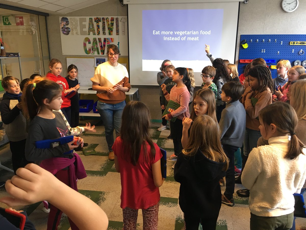 9wout9's tweet photo. Grade 4 learning about their water footprint from #protos expert @isbecceslibrary https://t.co/skiaBaBOlw